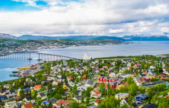 tromso-norge-sommer-fjord-luftfoto