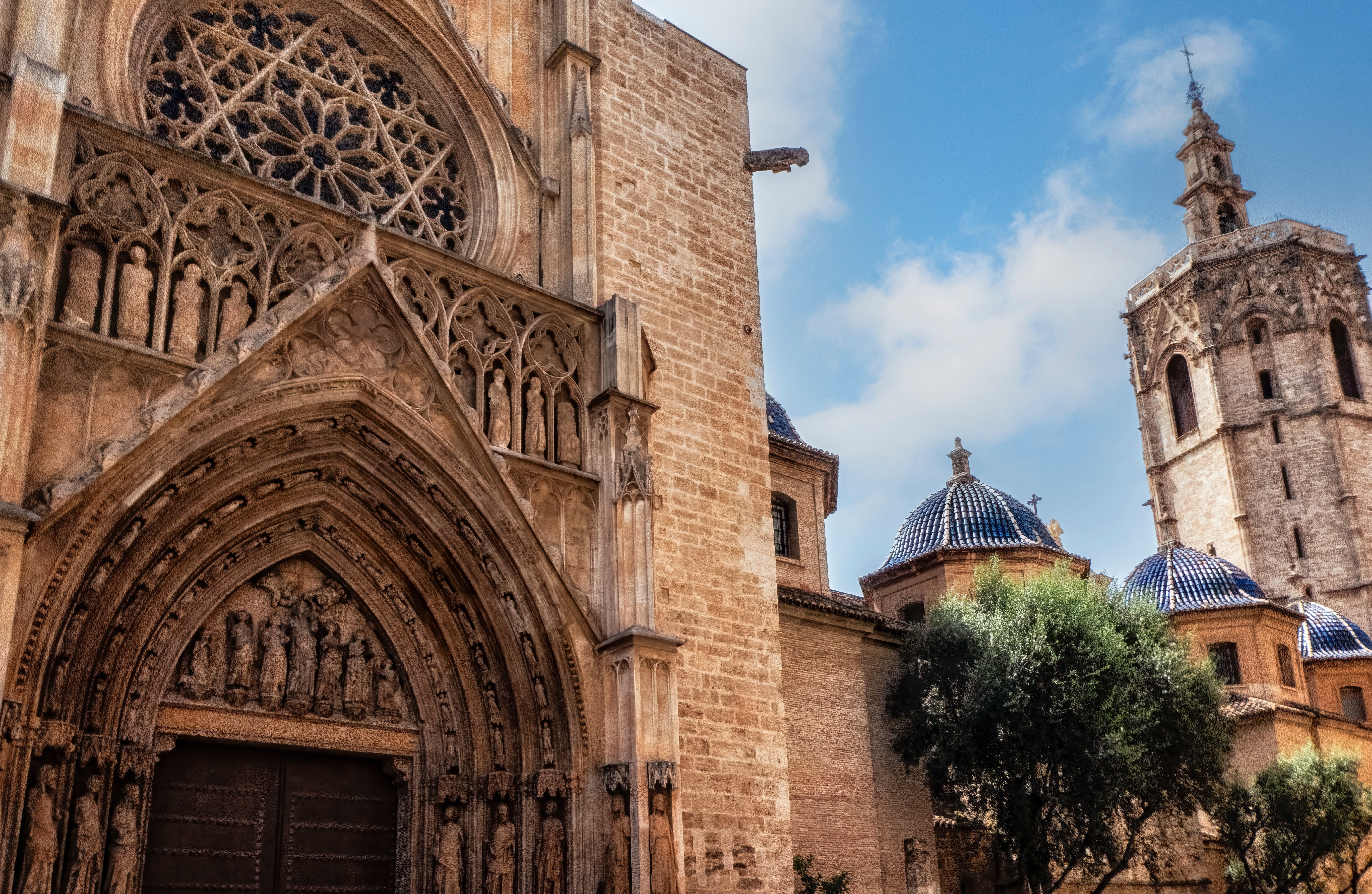 Den imponerende Valencia Katedral dedikeret til Jomfru Maria - en historisk bygning opført mellem 1252 og 1482 på stedet for en tidligere moské i hjertet af Valencia, Spanien